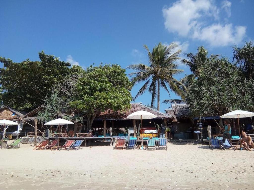 Relax Beach House Hotel Koh Lanta Exterior photo